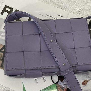 ボッテガヴェネタ BOTTEGAVENETA aj-BOV578004ZS　2021年最新入荷 パデッド カセット 斜め掛け ショルダーバッグ レディースかばん ラムスキン