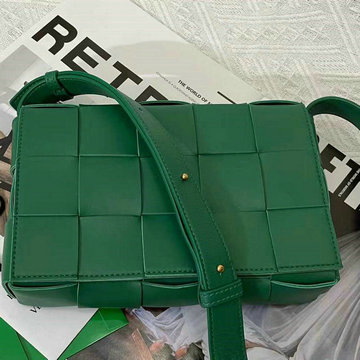 ボッテガヴェネタ BOTTEGAVENETA aj-BOV578004MG　2021年最新入荷 パデッド カセット 斜め掛け ショルダーバッグ レディースかばん ラムスキン