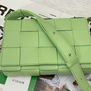 ボッテガヴェネタ BOTTEGAVENETA aj-BOV578004QG　2021年最新入荷 パデッド カセット 斜め掛け ショルダーバッグ レディースかばん ラムスキン