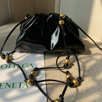 ボッテガヴェネタ BOTTEGAVENETA aj-BOV680186QBK　2021年最新入荷 ザ ポーチ 手持ちかばん クラッチバッグ イブリングバッグ レディースかばん パテントレザー