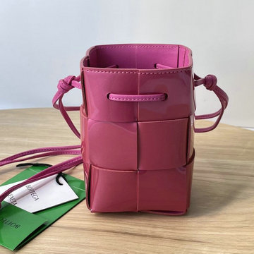 商品名称：ボッテガヴェネタ BOTTEGAVENETA aj-BOV680217MH　2021年最新入荷 カセット ミニ クロスボディバケットバッグ 斜め掛け ショルダーバッグ クロスボディバッグ