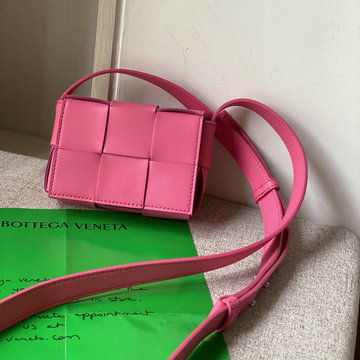 ボッテガヴェネタ BOTTEGAVENETA aj-BOV666688YMH　2021年最新入荷 ザ カセット 斜め掛け ショルダーバッグ クロスボディバッグ ミニバッグ マグネットクロージャー