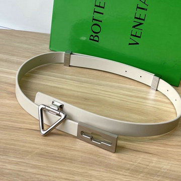 ボッテガヴェネタ BOTTEGAVENETA aj-BOVP22001BS　2021年最新入荷 ポイント ロック ベルト ツイストロッククロージャー 幅2cm カーフレザー