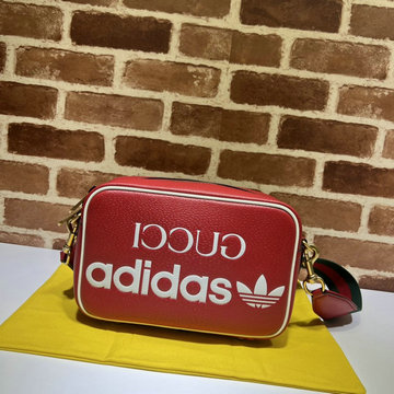グッチ GUCCI 057-GG702427RD　2022年最新入荷 adidas x Gucci スモール スクエアバッグ 斜め掛け ショルダーバッグ クロスボディバッグ カメラバッグ レザー