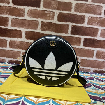 商品名称：グッチ GUCCI 057-GG702427YL　2022年最新入荷 adidas x Gucci ラウンドバッグ 斜め掛け ショルダーバッグ クロスボディバッグ レザー