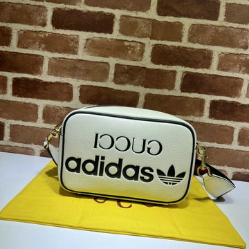 グッチ GUCCI 057-GG702427BS　2022年最新入荷 adidas x Gucci スモール スクエアバッグ 斜め掛け ショルダーバッグ クロスボディバッグ カメラバッグ レザー