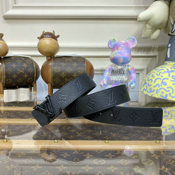 商品名称：ルイヴィトン LOUISVUITTON 057-M0424VK　2022年最新入荷 サンチュール LV イニシャル 40MM リバーシブル ベルト メンズ用 カーフレザー