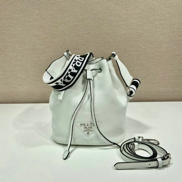 商品名称：プラダ PRADA GH-PD1BE060BS　2022年最新入荷 バゲットバッグ ドローストリングバッグ 斜め掛け ショルダーバッグ クロスボディバッグ カーフレザー レディースかばん