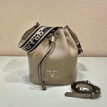 商品名称：プラダ PRADA GH-PD1BE060HS　2022年最新入荷 バゲットバッグ ドローストリングバッグ 斜め掛け ショルダーバッグ クロスボディバッグ カーフレザー レディースかばん