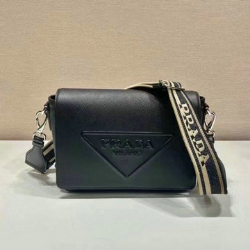 商品名称：プラダ PRADA GH-PD2VD046BK　2022年最新入荷 サフィアーノレザー 斜め掛け ショルダーバッグ クロスボディバッグ メンズかばん