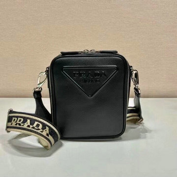 商品名称：プラダ PRADA GH-PD2VH154BK　2022年最新入荷 サフィアーノレザー 斜め掛け ショルダーバッグ クロスボディバッグ メンズかばん