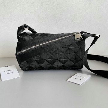 商品名称：ボッテガヴェネタ BOTTEGAVENETA 025-BOV690966BK　2022年最新入荷 ラウンドバッグ 斜め掛け ショルダーバッグ クロスボディバッグ 男女兼用 スモール