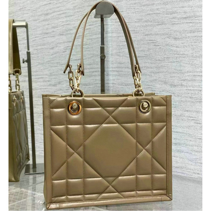 商品名称：クリスチャンディオール CHRISTIAN DIOR 025-CD8720XS　2022年最新入荷 エッセンシャル スモール トートバッグ ハンドバッグ 肩掛け ショルダーバッグ
