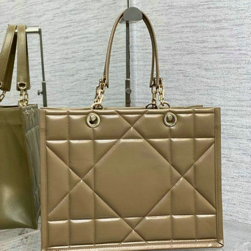 商品名称：クリスチャンディオール CHRISTIAN DIOR 025-CD8721XS　2022年最新入荷 エッセンシャル ミディアム トートバッグ ハンドバッグ 肩掛け ショルダーバッグ