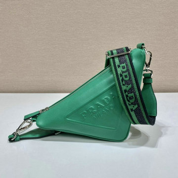 商品名称：プラダ PRADA 025-PD2VH155GL　2022年最新作 トライアングル サフィアーノレザーバッグ 斜め掛け ショルダーバッグ クロスボディバッグ ファスナー開閉式
