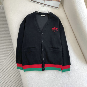 商品名称：グッチ GUCCI JS-MYGG22002　2022年秋冬最新入荷 adidas x Gucci ヴィスコース カーディガン ロングスリーブ セーター ボタン クロージャー ウールニット Vネック