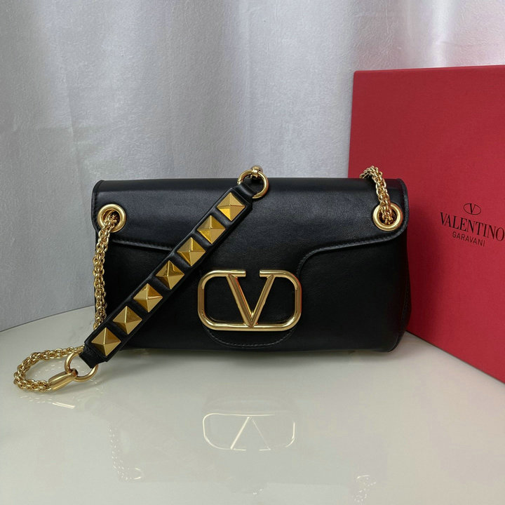 ヴァレンティノ Valentino 99-VT2026BK　2022年最新入荷 スタッズサイン ナッパレザー 斜め掛け ショルダーバッグ クロスボディバッグ レディースかばん