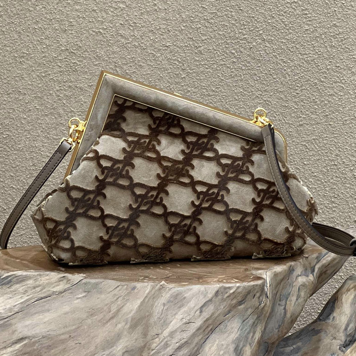 商品名称：フェンディ FENDI 168-FD80041KQ　2021年最新入荷 ファースト ミディアム 肩掛け ショルダーバッグ 2way クラッチバッグ 手持ちかばん レディースかばん