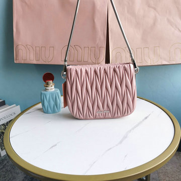商品名称：ミュウミュウ MIUMIU 99-MM5BA200FH　2022年最新入荷 サッシー マテラッセナッパレザー ハンドバッグ ホーボーバッグ トートバッグ 肩掛け ショルダーバッグ