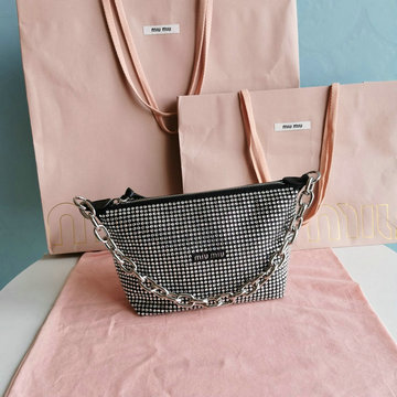 ミュウミュウ MIUMIU 99-MM5BC103BK　2022年最新入荷 スピリット アップリケ付 サテンバッグ チェーンポーチ ホーボーバッグ