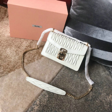 ミュウミュウ MIUMIU 99-MM5BD083ZBS　2022年最新入荷 コンフィデンシャル 斜め掛け ショルダーバッグ クロスボディバッグ レディースかばん マテラッセレザー