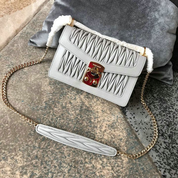 ミュウミュウ MIUMIU 99-MM5BD083ZQH　2022年最新入荷 コンフィデンシャル 斜め掛け ショルダーバッグ クロスボディバッグ レディースかばん マテラッセレザー