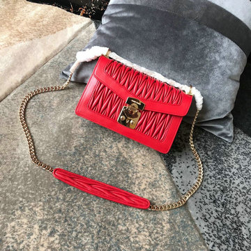 ミュウミュウ MIUMIU 99-MM5BD083ZRD　2022年最新入荷 コンフィデンシャル 斜め掛け ショルダーバッグ クロスボディバッグ レディースかばん マテラッセレザー