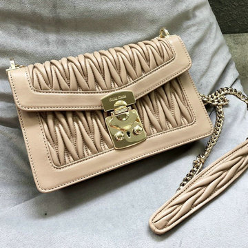 ミュウミュウ MIUMIU 99-MM5BD083ZXS　2022年最新入荷 コンフィデンシャル 斜め掛け ショルダーバッグ クロスボディバッグ レディースかばん マテラッセレザー