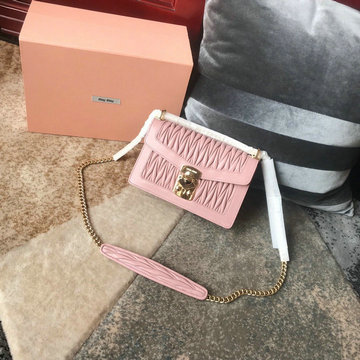 ミュウミュウ MIUMIU 99-MM5BD083ZYF　2022年最新入荷 コンフィデンシャル 斜め掛け ショルダーバッグ クロスボディバッグ レディースかばん マテラッセレザー