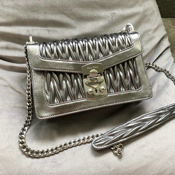 ミュウミュウ MIUMIU 99-MM5BD083ZYS　2022年最新入荷 コンフィデンシャル 斜め掛け ショルダーバッグ クロスボディバッグ レディースかばん マテラッセレザー