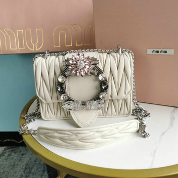 ミュウミュウ MIUMIU 99-MM5BD084BS　2022年最新入荷 斜め掛け ショルダーバッグ クロスボディバッグ レディースかばん マテラッセレザー