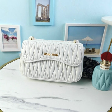 ミュウミュウ MIUMIU 99-MM5BD140ZBS　2022年最新入荷 斜め掛け ショルダーバッグ クロスボディバッグ レディースかばん マテラッセレザー