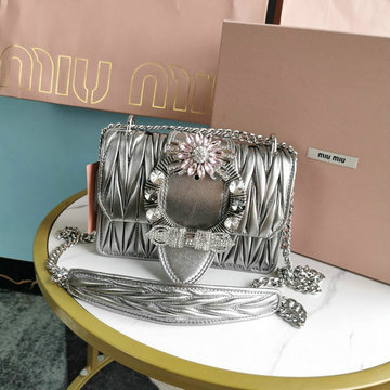 ミュウミュウ MIUMIU 99-MM5BD084YS　2022年最新入荷 斜め掛け ショルダーバッグ クロスボディバッグ レディースかばん マテラッセレザー