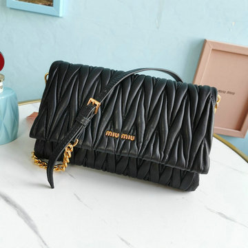 ミュウミュウ MIUMIU 99-MM5BH080BK　2022年最新入荷 斜め掛け ショルダーバッグ クロスボディバッグ レディースかばん マテラッセ レザー