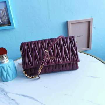 ミュウミュウ MIUMIU 99-MM5BH080JH　2022年最新入荷 斜め掛け ショルダーバッグ クロスボディバッグ レディースかばん マテラッセ レザー