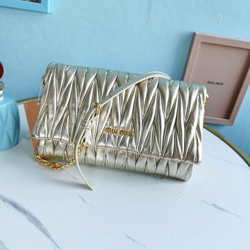 商品名称：ミュウミュウ MIUMIU 99-MM5BH080QJ　2022年最新入荷 斜め掛け ショルダーバッグ クロスボディバッグ レディースかばん マテラッセ レザー