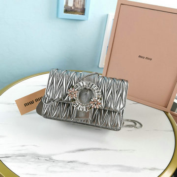 ミュウミュウ MIUMIU 99-MM5BH095YS　2022年最新入荷 斜め掛け ショルダーバッグ クロスボディバッグ レディースかばん チェーンポッチ マテラッセ レザー