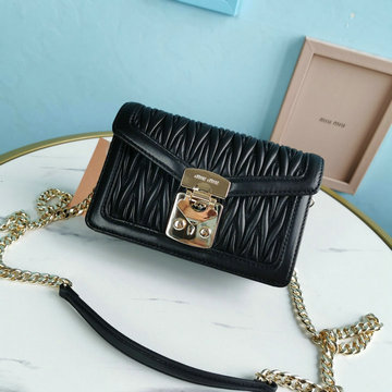 ミュウミュウ MIUMIU 99-MM5BH099BK　2022年最新入荷 斜め掛け ショルダーバッグ クロスボディバッグ レディースかばん チェーンポッチ マテラッセ レザー