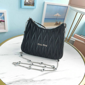 ミュウミュウ MIUMIU 99-MM5BH189BK　2022年最新入荷 チェーンバッグ 斜め掛け ショルダーバッグ クロスボディバッグ レディースかばん マテラッセ レザー