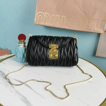 ミュウミュウ MIUMIU 99-MM5BH196BK　2022年最新入荷 斜め掛け ショルダーバッグ クロスボディバッグ レディースかばん マテラッセ レザー