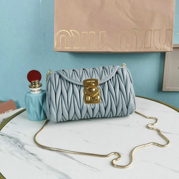 ミュウミュウ MIUMIU 99-MM5BH196QL　2022年最新入荷 斜め掛け ショルダーバッグ クロスボディバッグ レディースかばん マテラッセ レザー