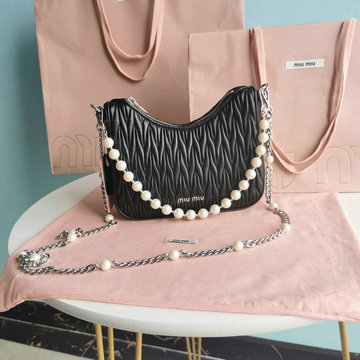 ミュウミュウ MIUMIU 99-MM5BH211QBK　2022年最新入荷 斜め掛け ショルダーバッグ クロスボディバッグ レディースかばん マテラッセレザー