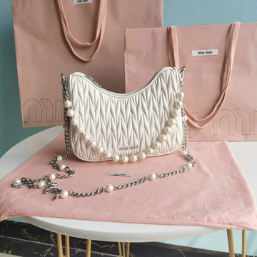 ミュウミュウ MIUMIU 99-MM5BH211QBS　2022年最新入荷 斜め掛け ショルダーバッグ クロスボディバッグ レディースかばん マテラッセレザー