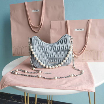 ミュウミュウ MIUMIU 99-MM5BH211QQL　2022年最新入荷 斜め掛け ショルダーバッグ クロスボディバッグ レディースかばん マテラッセレザー