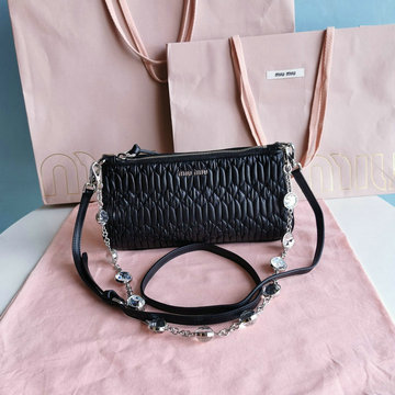 ミュウミュウ MIUMIU 99-MM5BH215BK　2022年最新入荷 クリスタル 斜め掛け ショルダーバッグ クロスボディバッグ レディースかばん マテラッセレザー