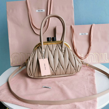 ミュウミュウ MIUMIU 99-MM5BK010LF　2022年最新入荷 ベル ナッパレザー ハンドバッグ トートバッグ 2way 斜め掛け ショルダーバッグ クロスボディバッグ