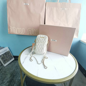 ミュウミュウ MIUMIU 99-MM5BP066BS　2022年最新入荷 クリスタル付き ミニ チェーンポーチ 斜め掛け ショルダーバッグ クロスボディバッグ 携帯ケース