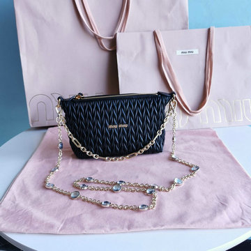 ミュウミュウ MIUMIU 99-MM5NE844BK　2022年最新入荷 スピリット ミニ チェーンポーチ 斜め掛け ショルダーバッグ クロスボディバッグ レディースかばん