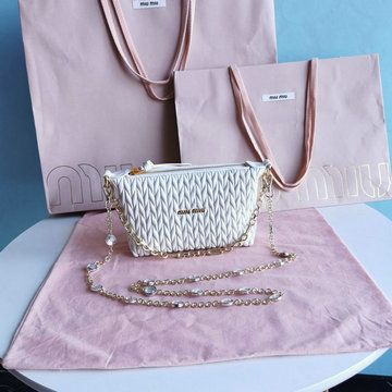 ミュウミュウ MIUMIU 99-MM5NE844BS　2022年最新入荷 スピリット ミニ チェーンポーチ 斜め掛け ショルダーバッグ クロスボディバッグ レディースかばん