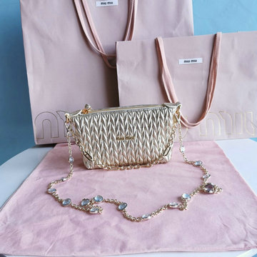 ミュウミュウ MIUMIU 99-MM5NE844QJ　2022年最新入荷 スピリット ミニ チェーンポーチ 斜め掛け ショルダーバッグ クロスボディバッグ レディースかばん